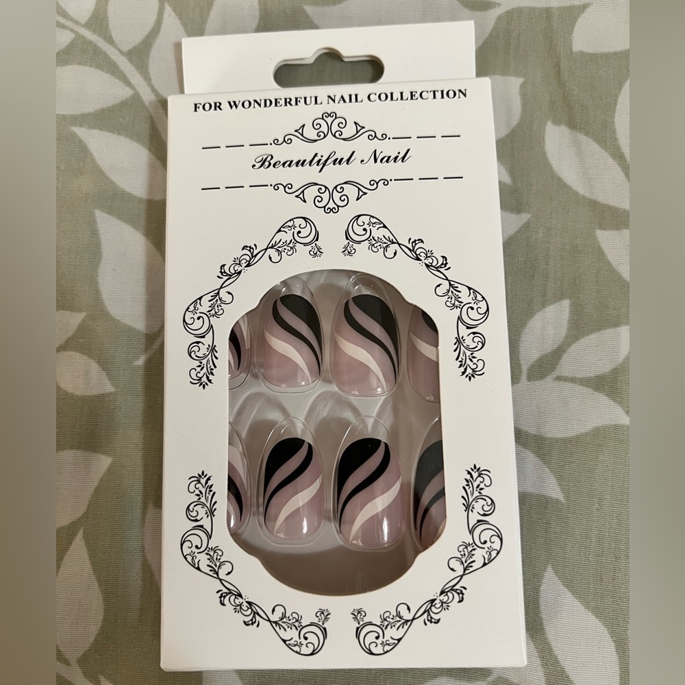Nails set
